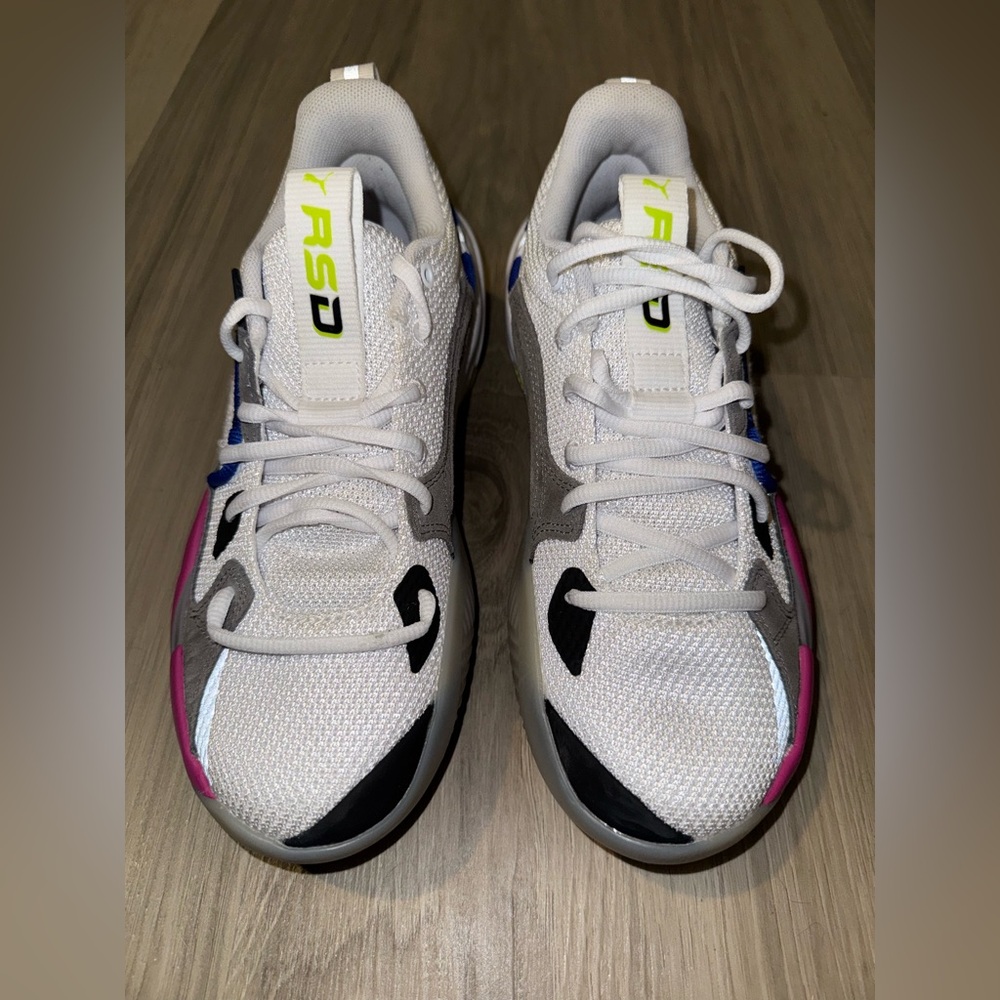 Pumas Women's White and Pink Athletic Shoes